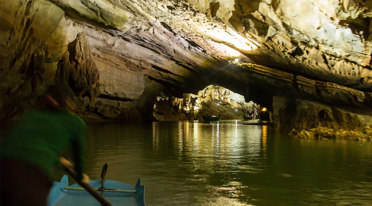 Phong Nha cave met de boot
