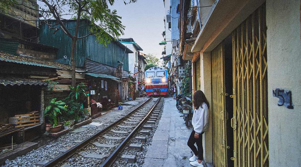 trein door Hanoi