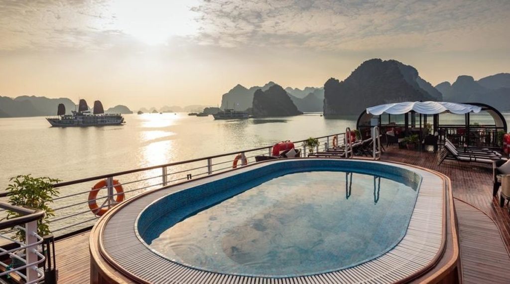 luxe cruise Halong Bay