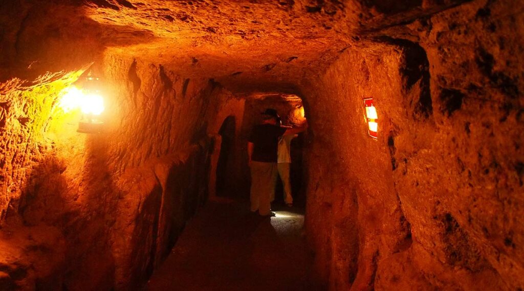De Vinh Moc tunnels Vietnam zijn een toeristische bezienswaardigheid in de DMZ