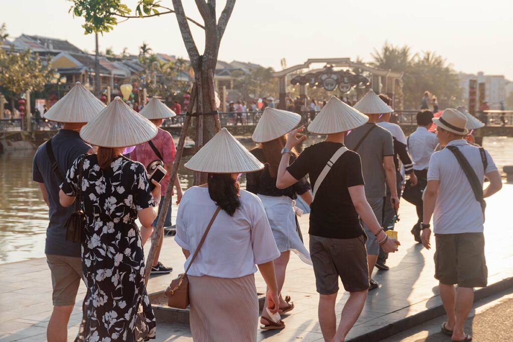 groep toeristen in Hoi An