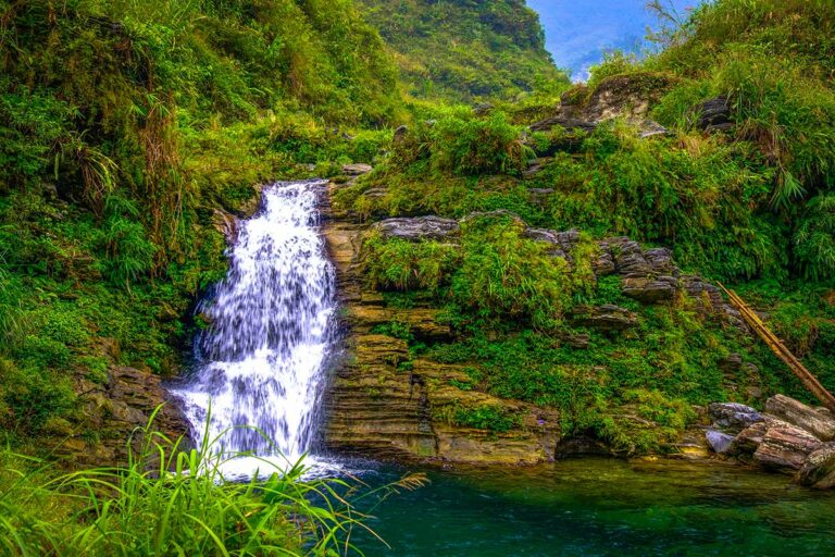 De waterval van Du Gia in Ha Giang