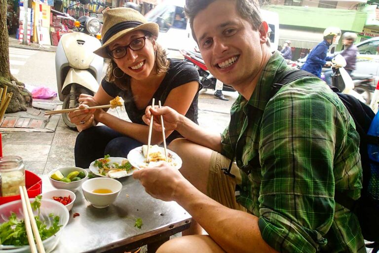 street food tour in Hanoi met twee toeristen