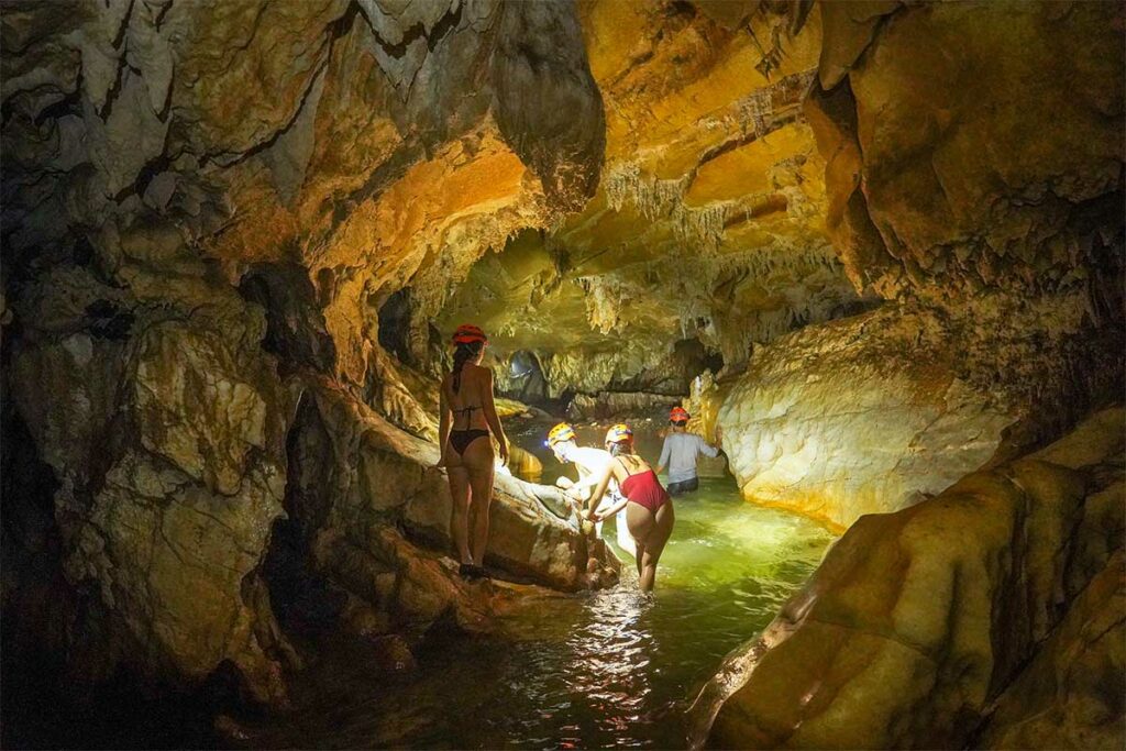 Ba Be Lake avontuurlijke grotten tocht met zwemmen