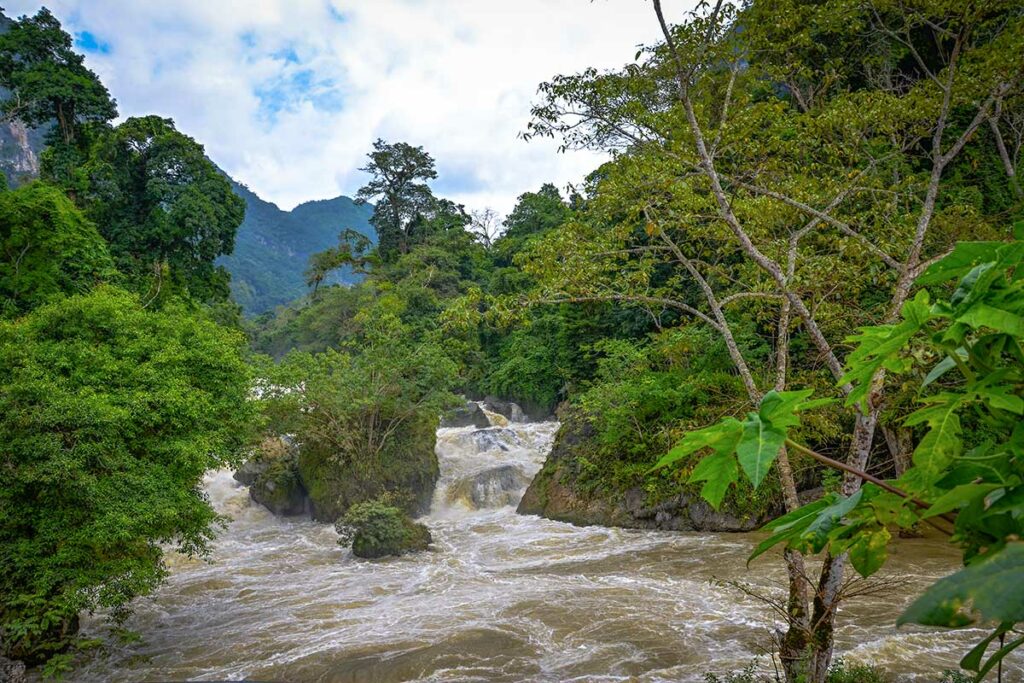 Dau Dang Waterval in Ba Be Lake