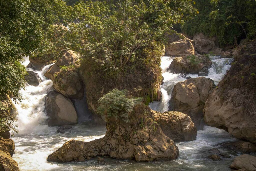 Dau Dang Waterval in Ba Be Lake