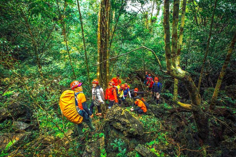 Phong Nha trekking tour