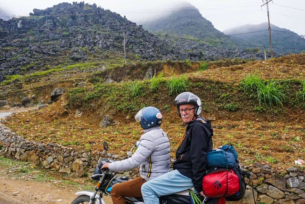 Ha Giang Loop achterop de motor met een Easy Rider