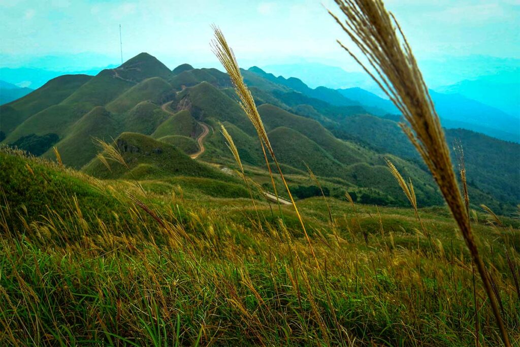 Afgelegen heuvels en open landschap van Bac Xa in Lang Son, een weinig bezocht gebied met ruige natuur