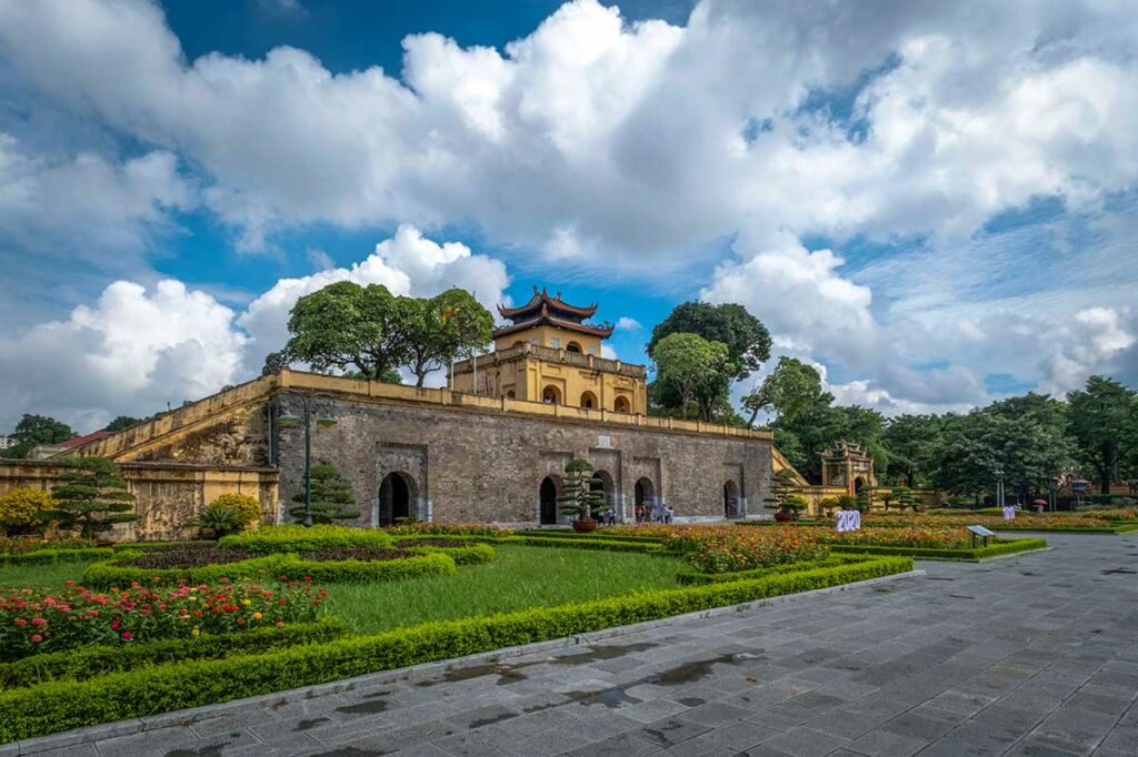 Doan Mon, de zuidelijke hoofdpoort van de Imperial Citadel of Thang Long in Hanoi, met vijf bogen en een verhoogd poortgebouw uit de Nguyen-dynastie.
