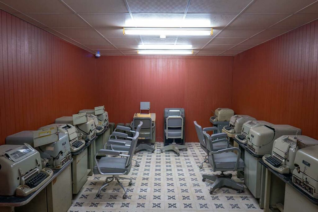 Bunker radiokamer in het Reunification Palace, met originele communicatieapparatuur uit de Vietnamoorlog