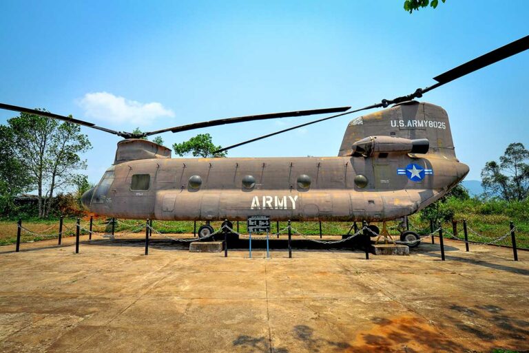 CH-47 Chinook-helikopter op de Khe Sanh Combat Base, gebruikt voor troepentransport en bevoorrading tijdens de oorlog.
