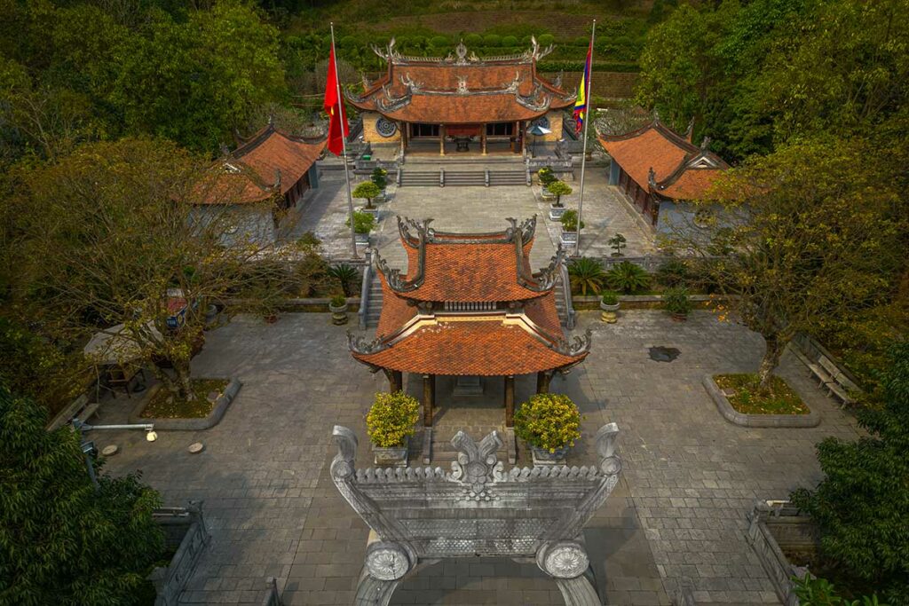Lac Long Quan-tempel in Phu Tho, onderdeel van het Hung Kings Temple Complex en gewijd aan een mythische voorouder van het Vietnamese volk.
