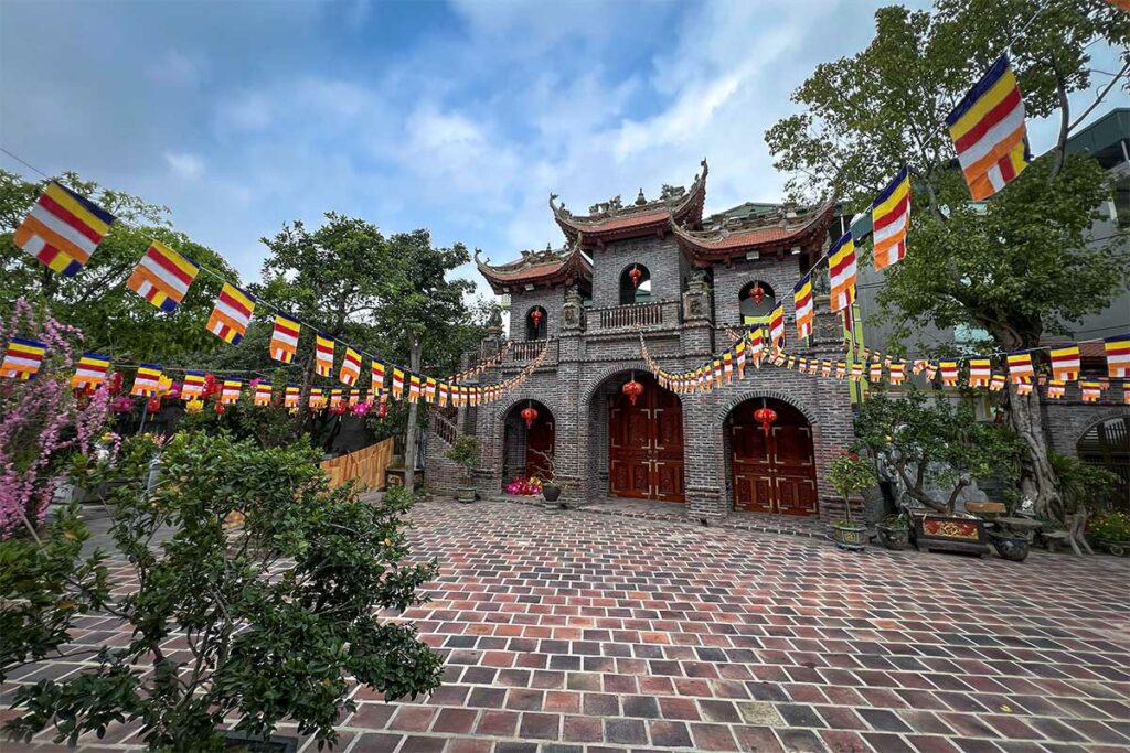 Traditionele tempel in Bat Trang Village, het keramiekdorp net buiten Hanoi