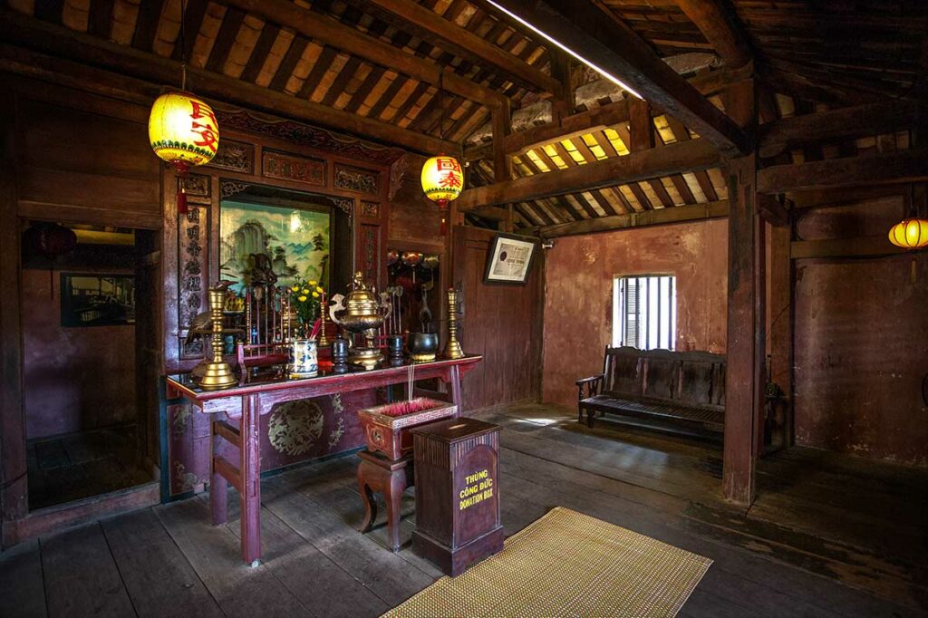 altaar temple binnen japanese bridge hoi an 1