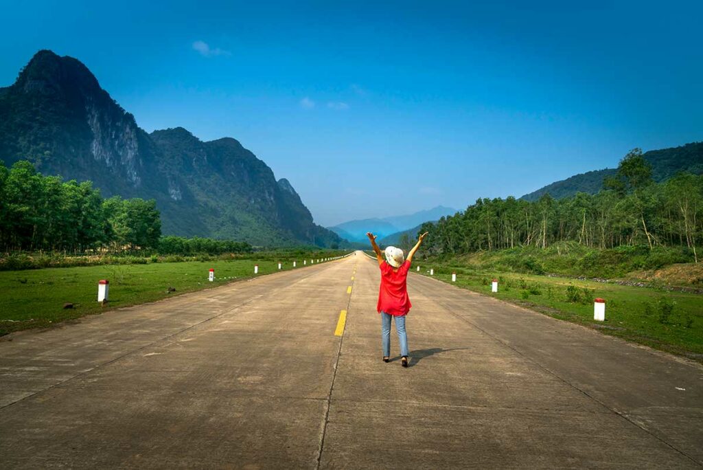 Afgelegen traject van de Ho Chi Minh Road in Quang Binh, waar de route door bergen en jungle het oorspronkelijke tracé van de Ho Chi Minh Trail volgt.