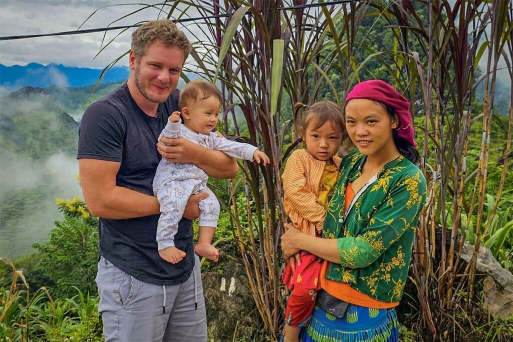 Marnick met Noah en ethnische minderheid in Ha Giang