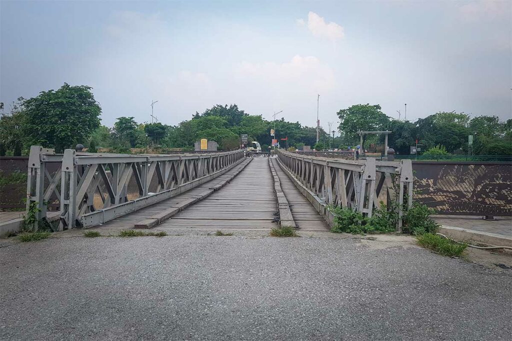 Muong Thanh Bridge over de Nam Rom-rivier in Dien Bien Phu, een strategische locatie tijdens de slag van 1954