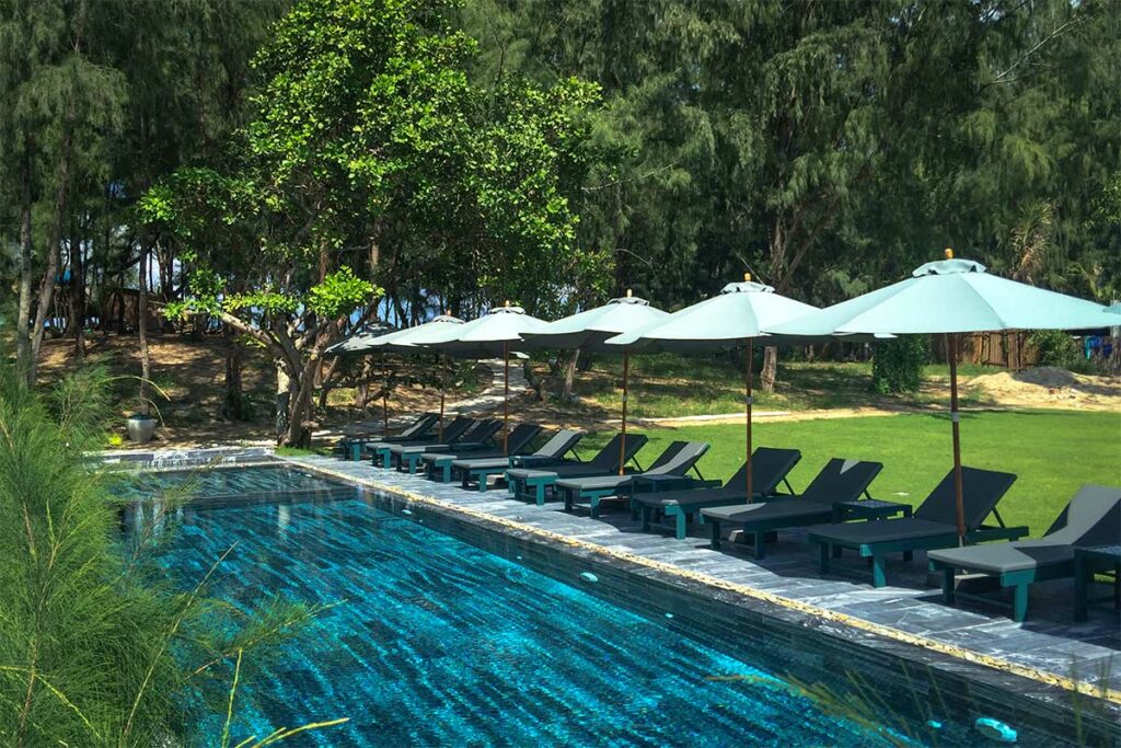 Zwembad van Sol An Bang Beach Resort & Spa direct aan het strand bij Hoi An