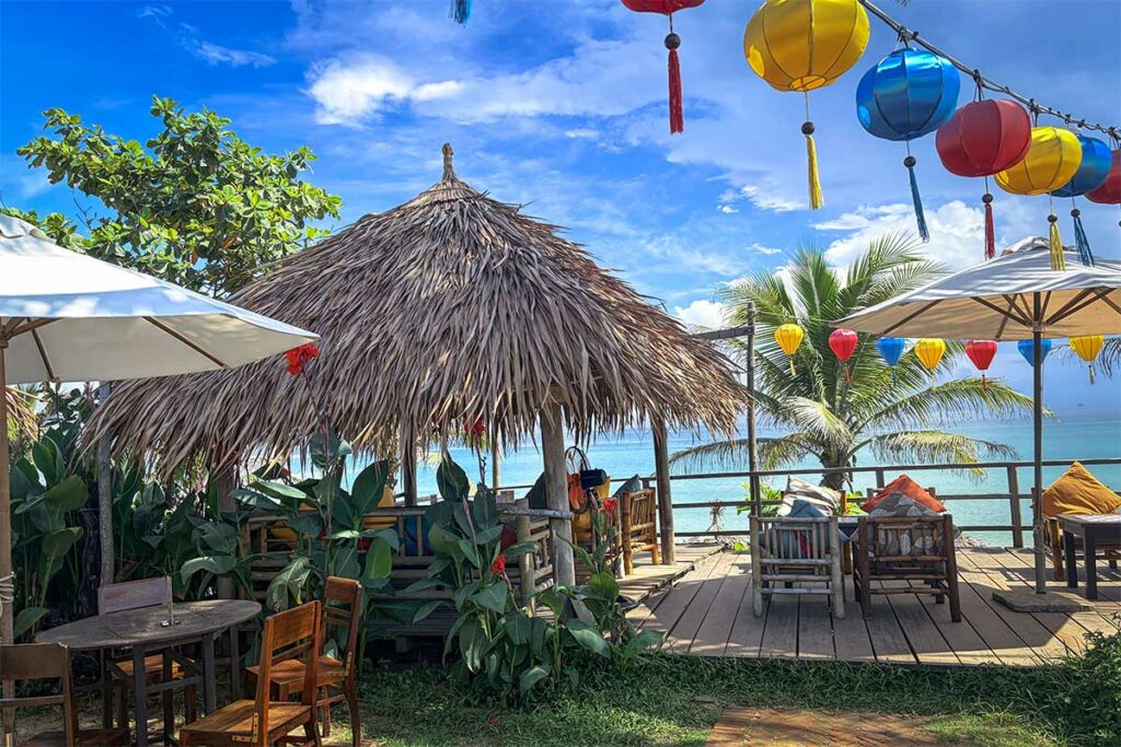 Soul Kitchen restaurant en bar bij An Bang Beach in Hoi An met terras en uitzicht op zee