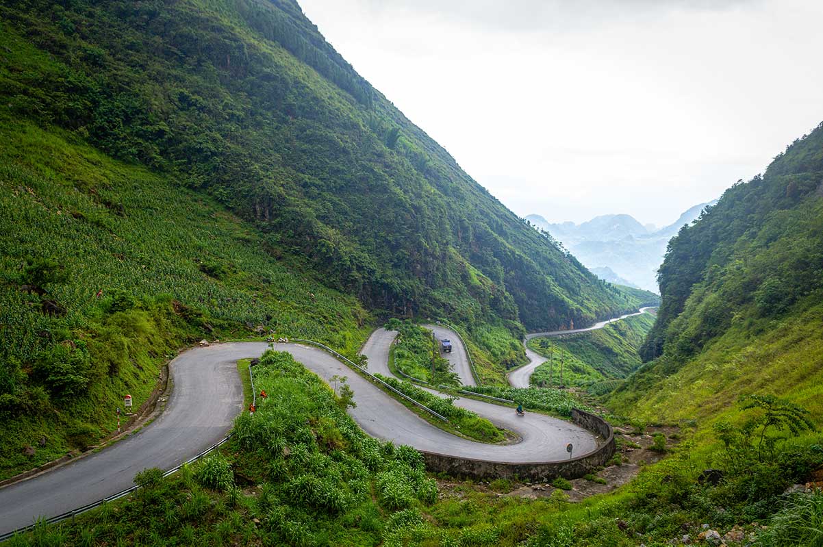 De Ha Giang Loop met kronkelende bergwegen tijdens een avontuurlijke rondreis in Noord-Vietnam