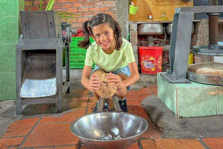 mekong lodge workshop kind kokosnoot 1