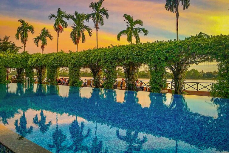 zwembad mekong lodge zonsondergang 1