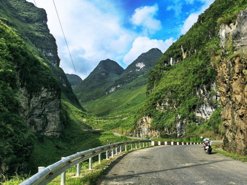 per motor over de Ha Giang motorloop